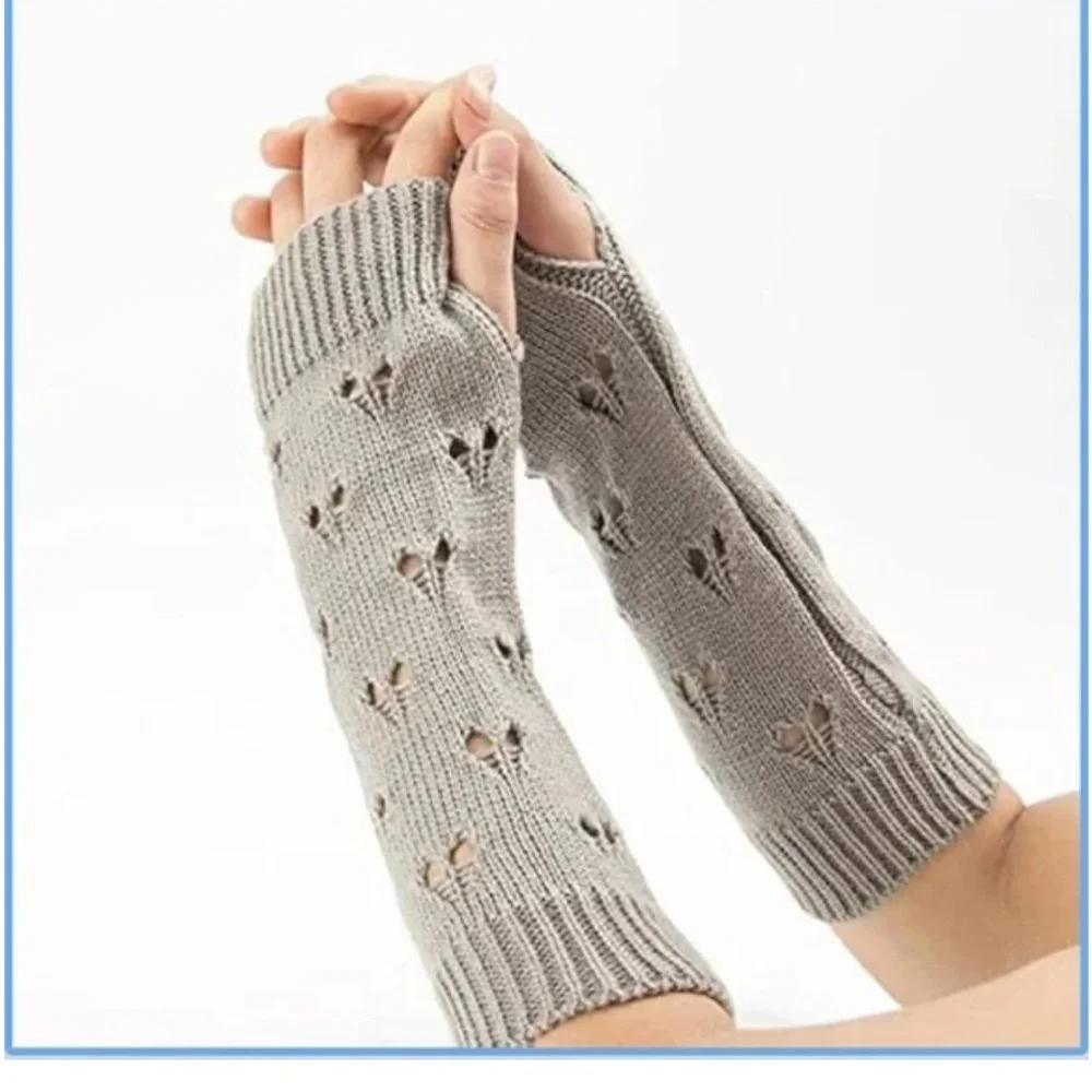 Moda Clothing gray fingerless